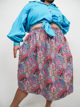 Load image into Gallery viewer, Vintage paisley white pink and blue skirt (XL)
