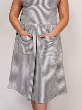 Load image into Gallery viewer, Pinstriped jumper dress (L)
