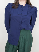 Load image into Gallery viewer, Vintage Navy tie collar blouse (M-L)
