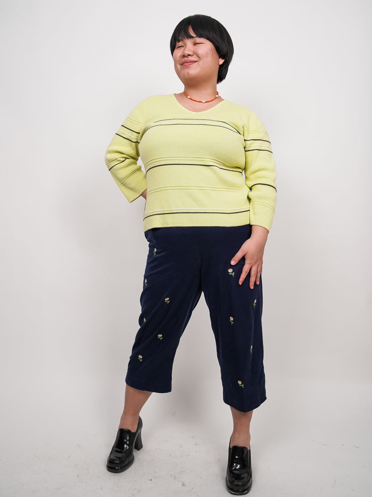 Navy embroidered daisy capris (XL)